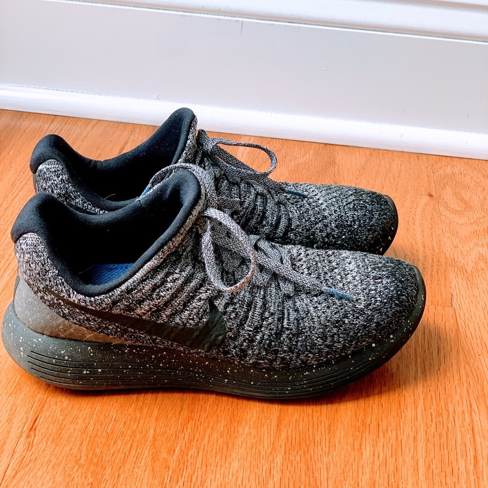 Nikes - Picture 2 of 3